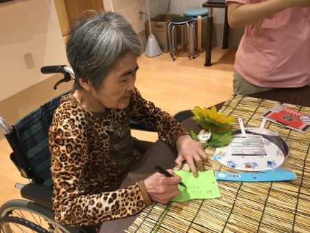 「願い事は何にしようかしら」
